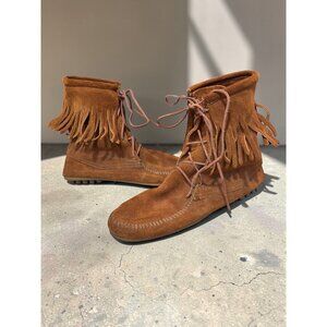 Minnetonka Fringe Suede Moccasin Boots Womens Size 8 Brown Lace-Up Rubber Sole